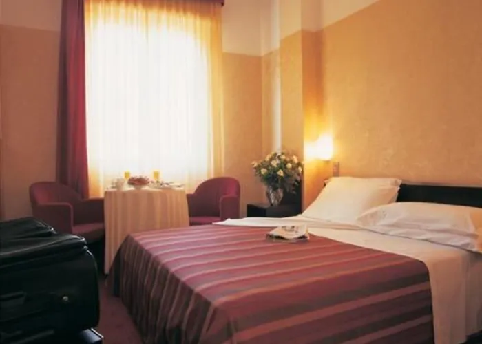 酒店 Mokinba Sant'ambroeus 3*