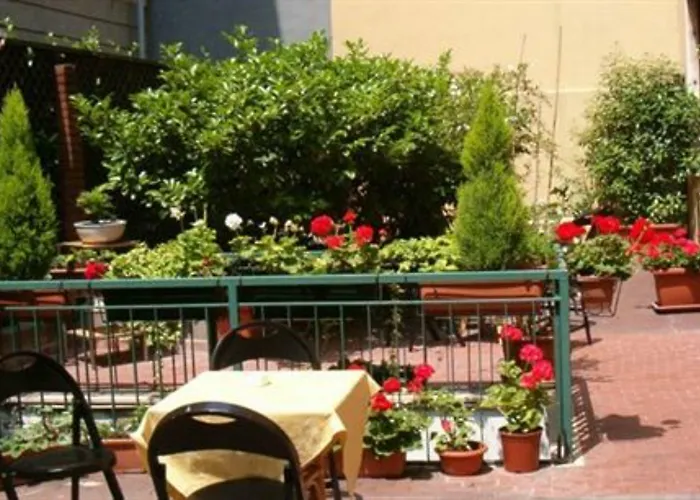 Mokinba Sant'ambroeus 酒店 3*