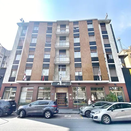 Hotel Mokinba Sant'ambroeus 3*